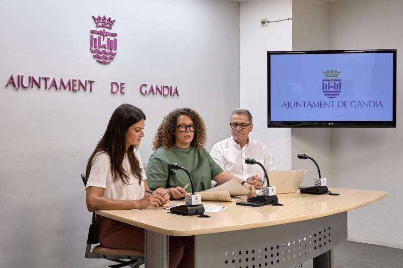 Desquerra a dreta: els regidors Sendra, Izquierdo i Gregori.EPDA