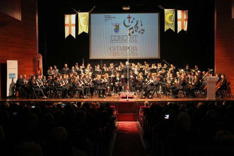 Más de 130 músicos actúan en el escenario del TAC. EPDA