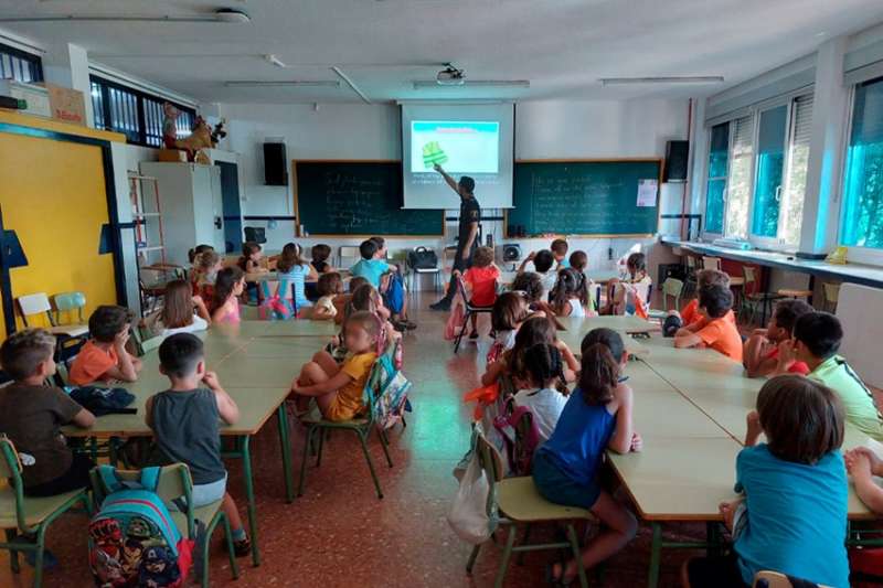 Nios en un aula de Sagunt.  EPDA