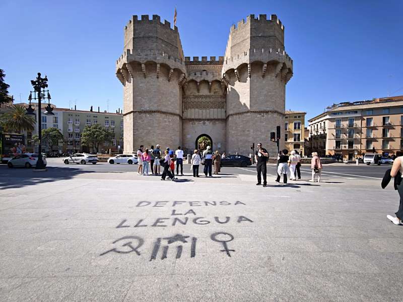 Pintades en la contornada de les Torres dels Serrans.  EPDA 