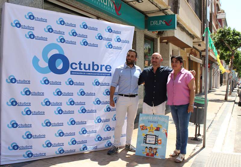 De izquierda a derecha, el alcalde, Daro Moreno; el presidente de la Asociacin de Comercio 9 de Octubre del Puerto de Sagunto, Gregorio Garca; y la concejala de Comercio, Natalia Antonino.  Foto: Aj. Sagunt