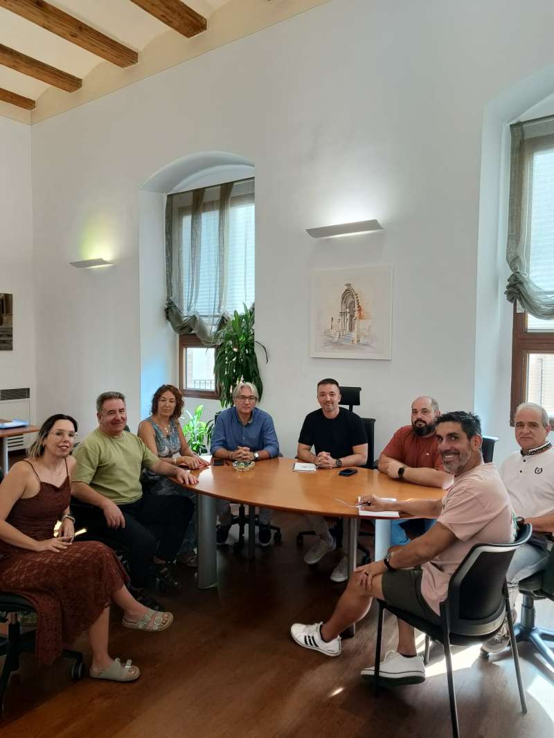 Un instante durante la reunin entre UGT y el Ayuntamiento de Llria. EPDA