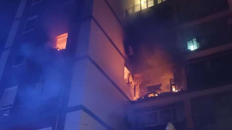 Vivienda incendiada a primera hora de la maana en una imagen facilitada por la Polica Local de Valencia. 