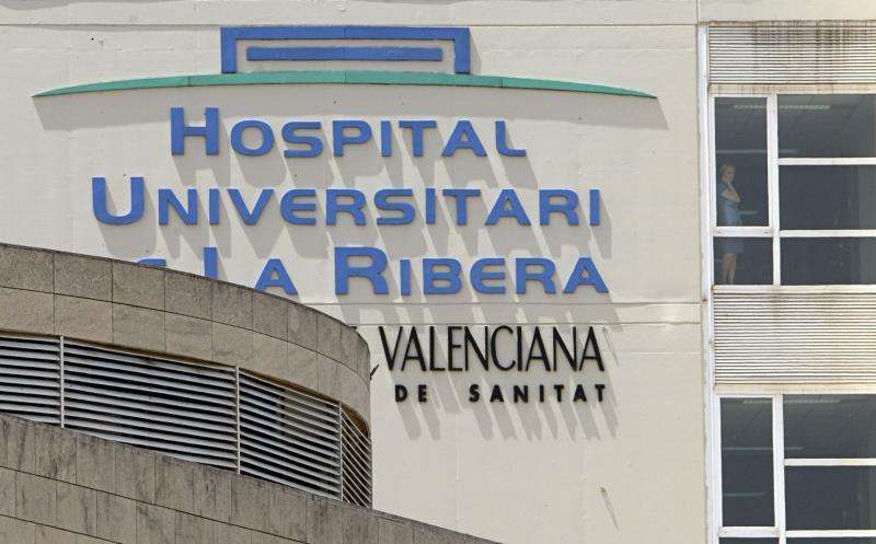 Fachada del hospital de La Ribera