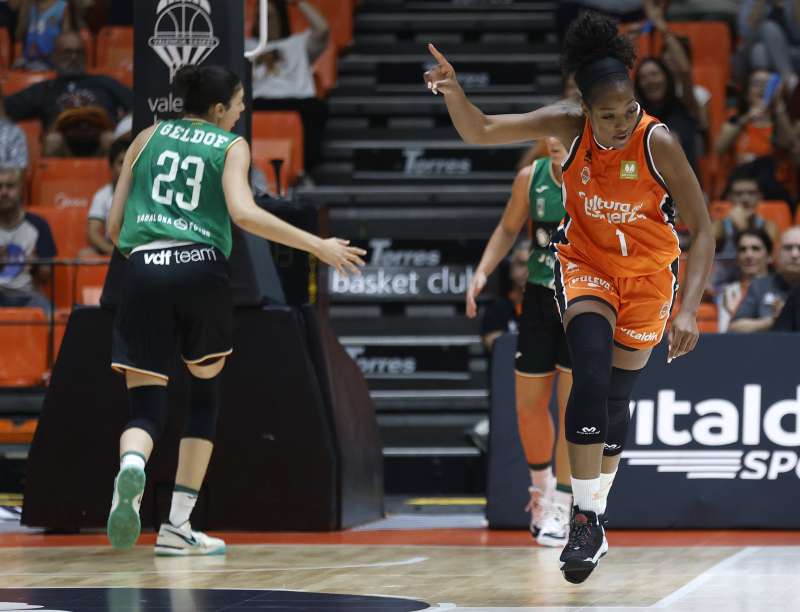 La jugadora del Valencia Basket Stephanie Mavunga. M. A. Polo