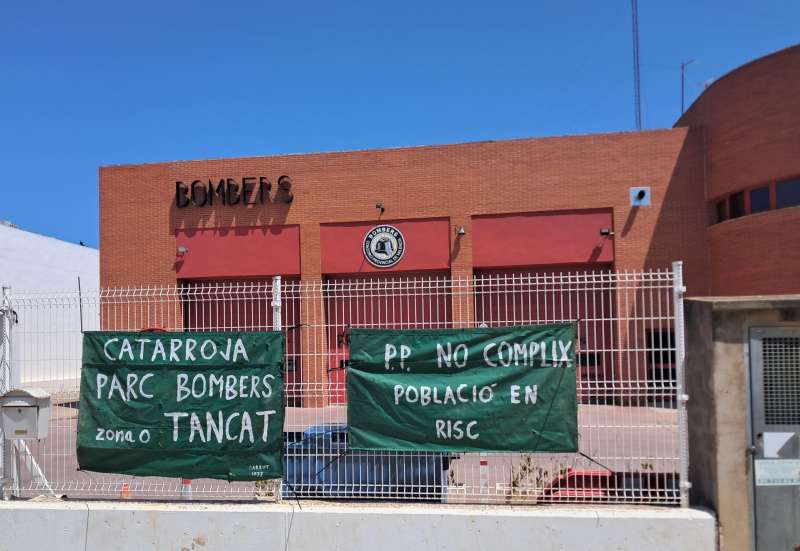 La protesta en el Parque de Bomberos de Catarroja. EPDA