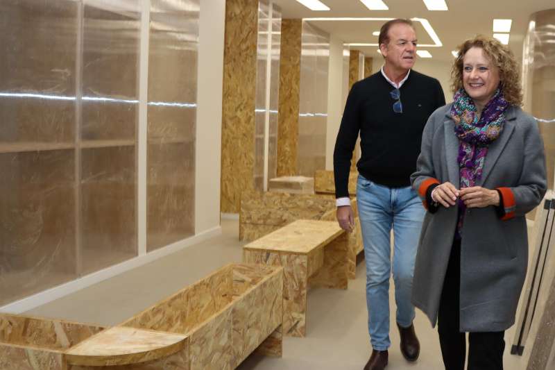 La alcaldesa, Amparo Folgado, visita las instalaciones del nuevo centro social. EPDA