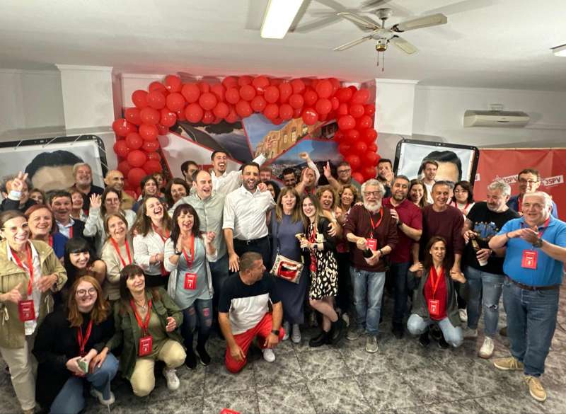 Los socialistas celebran los resultados en Sagunt. / EPDA