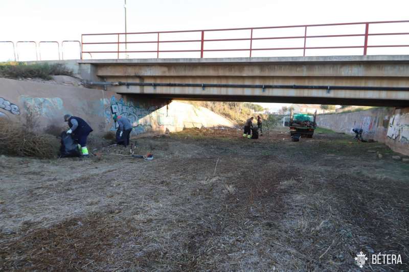 Limpieza del Barranco del Carraixet en Btera. EPDA