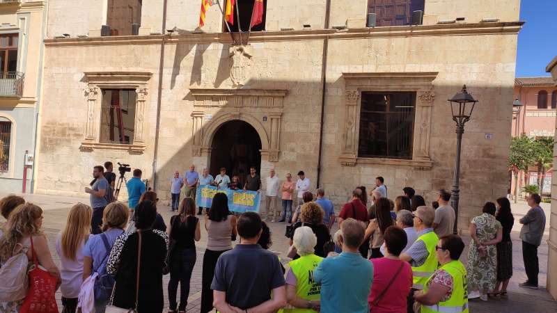 Lectura del manifest pel dia de les persones grans a Alzira.  EPDA