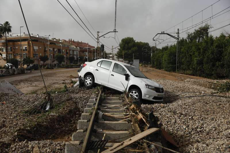 Estado de una va de tren afectada. EFEBiel Alio
