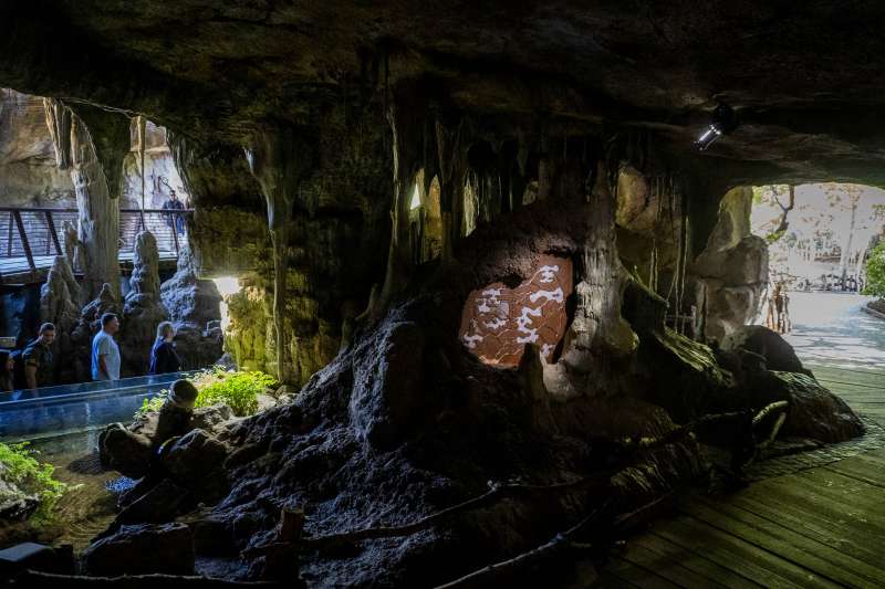Nueva instalaci�n ubicada en la zona que recrea la Cueva de Kitum. ARCHIVOEPDA