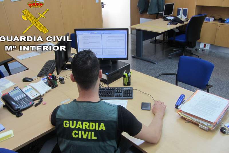 Imagen de un Guardia Civil trabajando.