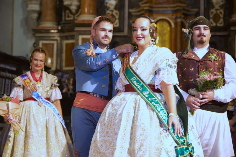 La imposicin de la banda a la Reina de la Huerta. EPDA