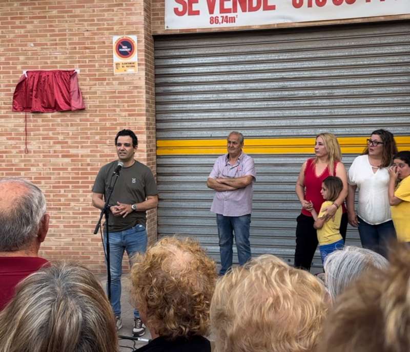 Sagredo durante el acto de homenaje al histrico dirigente vecinal Leandro Cantero en el barrio de Alborg de Paterna.  EPDA