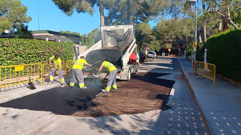 La reparacin asfalto en la zona de La Canyada en Paterna. EPDA