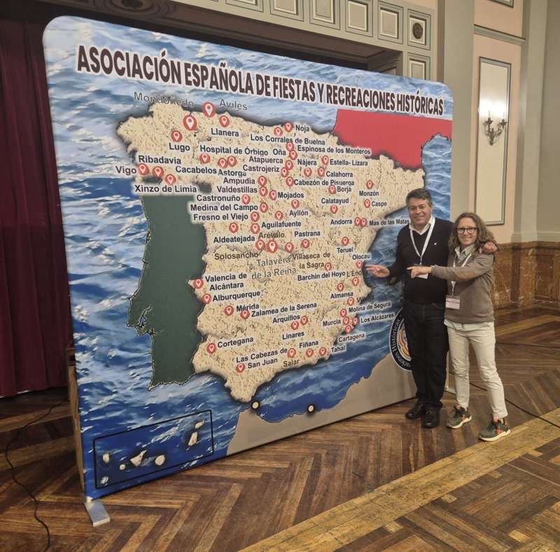 L?alcalde dOlocau, Antonio Ropero, i la regidora de Cultura, Desa Vilaplana, a lassemblea nacional celebrada a Lugo. EPDA