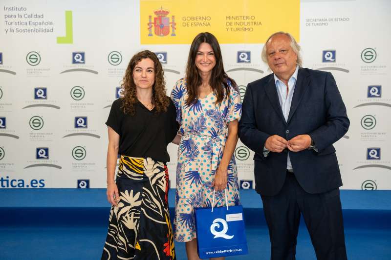 La regidora de Turisme, Balbina Sendra, assistix al XVIII lliurament oficial de les banderes Q de Qualitat Turstica i S de Sostenibilitat Turstica.  Foto: Aj. Gandia