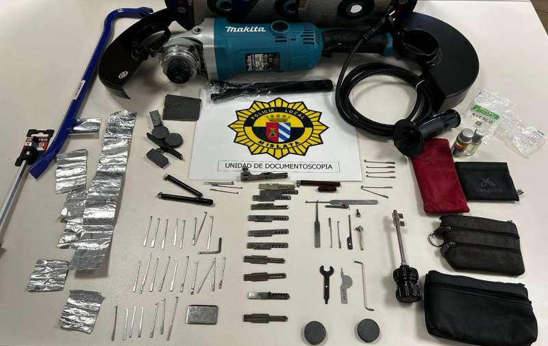 material presuntamente destinado a la comisi�n de robos en viviendas y comercios. EPDA