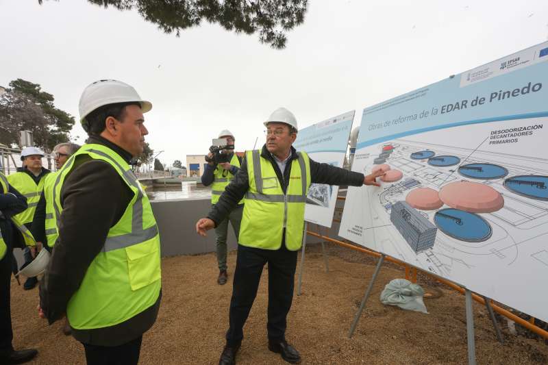 El president de la Generalitat, Juanfran P�rez Llorca visita las instalaciones de la depuradora de Pinedo.  EPDA