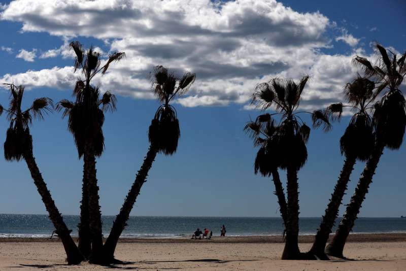 Imagen general de playa de Canet de Berenguer, en Valencia. EFEKai FrsterlingArchivo