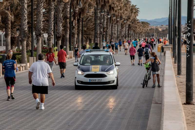 Una unidad de la Polica Local de Valncia, patrulla el paseo martimo de la playa de La Malvarrosa de Valncia.Archivo EFEBiel Alio
