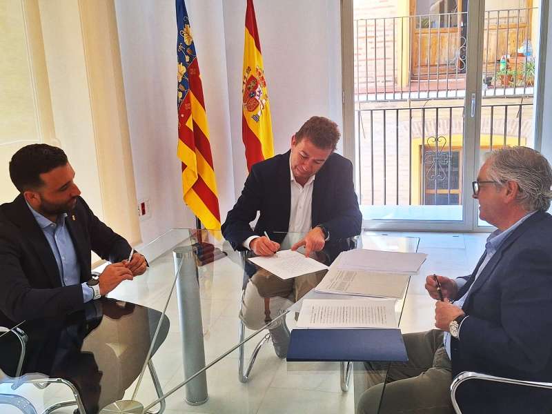 Firma entre Ayuntamiento y Generalitat. / EPDA