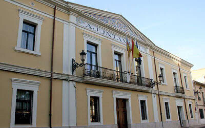 La fachada del ayuntamiento de Manises. EPDA