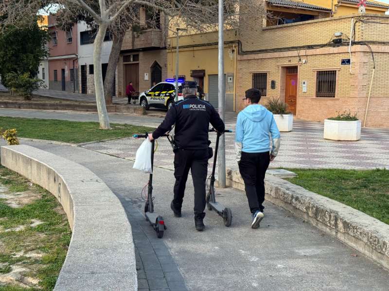 Campa�a de vigilancia de patinetes de la Polic�a Local de Paterna.EPDA