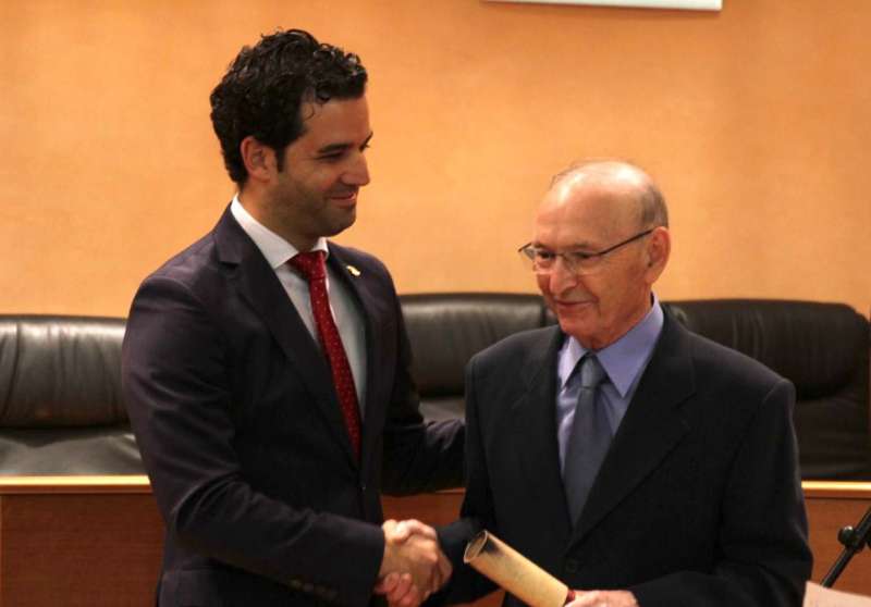 Domingo Rozalén, que formó parte del consistorio paternero durante 6 legislaturas, recibió en 2017 la Insignia de Oro de la Villa de Paterna /EPDA
