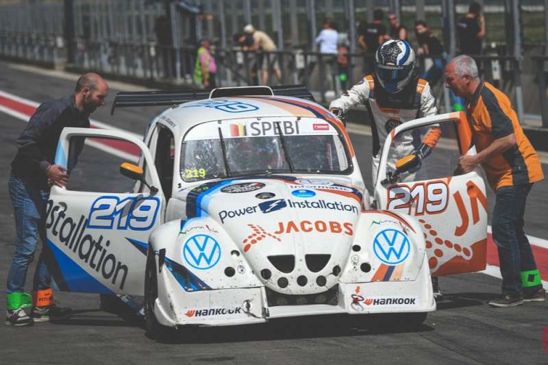 Los Fun Cup son coches de carreras con aspecto de Volkswagen escarabajo /EPDA
