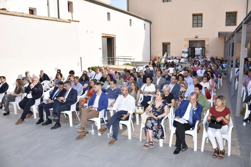 Todo el público asistente a la primera edición de los premios de las comarcas de interior de El Periódico de Aquí./ Plácido González
