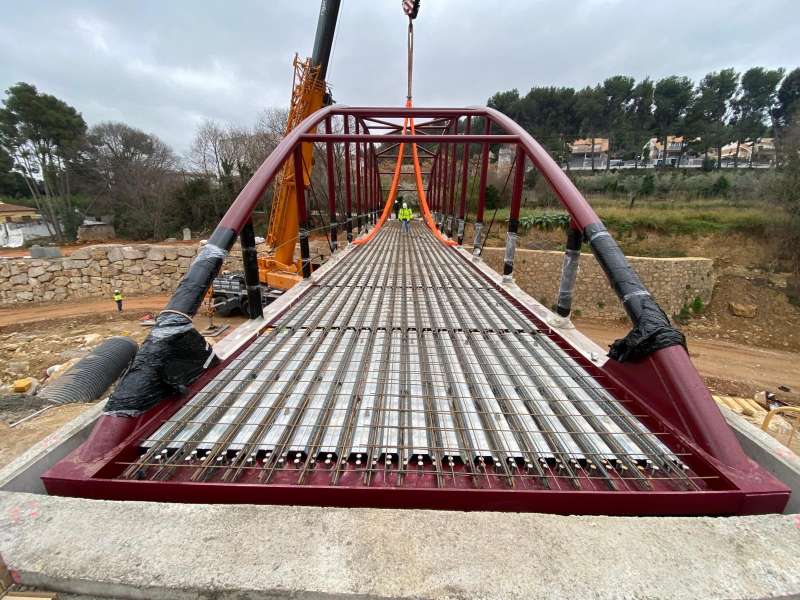 La Generalitat afronta la fase final de la reconstrucci�n de la pasarela de Ram�n y Cajal en Chiva da�ada por la DANA. Archivo PDA