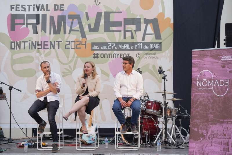 En la imagen, de izquierda a derecha, Carlos Montilla, director del festival, junto a la concejala de Promocin Econmica, Natlia Enguix, y el alcalde de Ontinyent, Jorge Rodrguez, en la presentacin del festival. EPDA