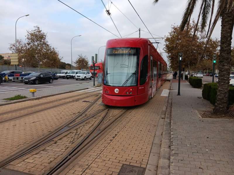 Uno de los tranv�as de Metrovalencia, en una imagen de archivo.  EPDA
