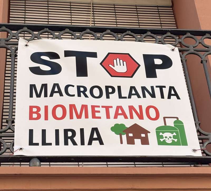 Pancarta de un vecino que protesta contra la planta. EPDA