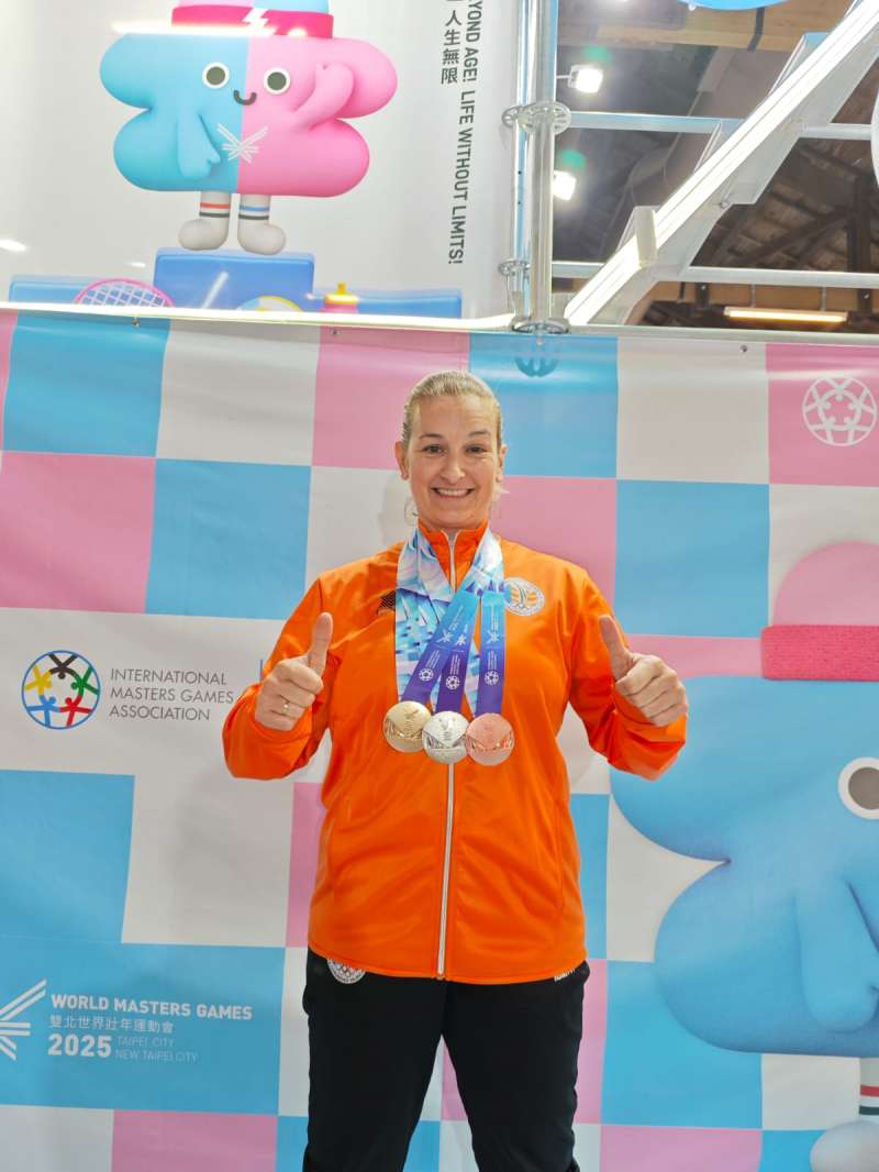  Vanesa Prez Villanueva con sus tres medallas. EPDA