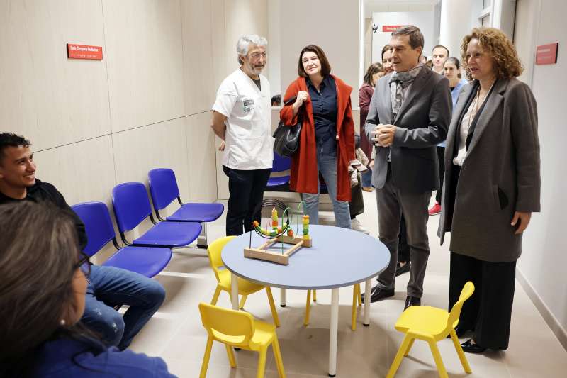 El conseller, marciano Gómez, y la alcaldesa, Amparo Folgado, visitan el centro. EPDA