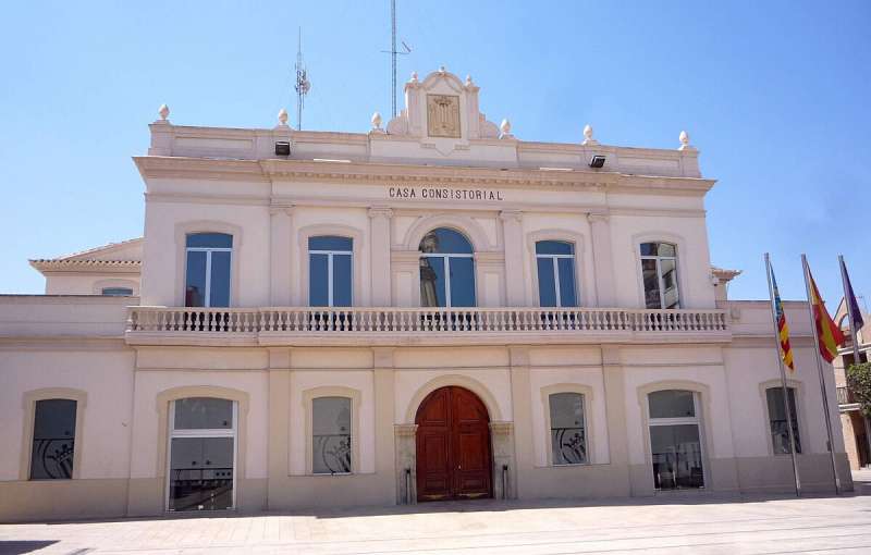 La fachada del ayuntamiento de Alfafar. EPDA