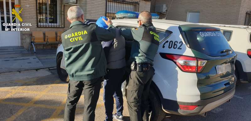 La Guardia Civil detiene al hombre. /EPDA 