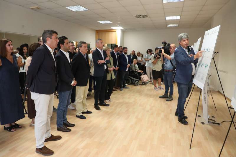 Carlos Mazn y el alcalde de Paterna, Juan Antonio Sagredo, en la presentacin del proyecto. EPDA