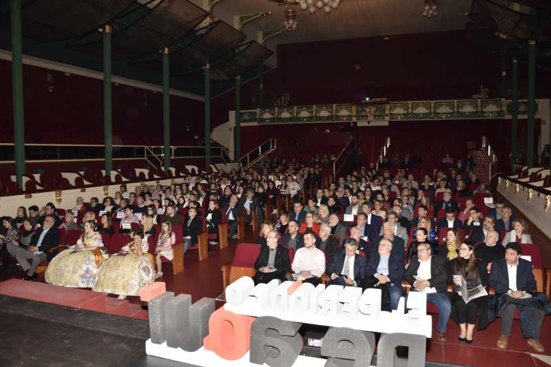 Asistentes a los II Premios de La Ribera Alta i Baixa celebrados en el Gran Teatre de Alzira./ FOTOS: PLÁCIDO GONZÁLEZ