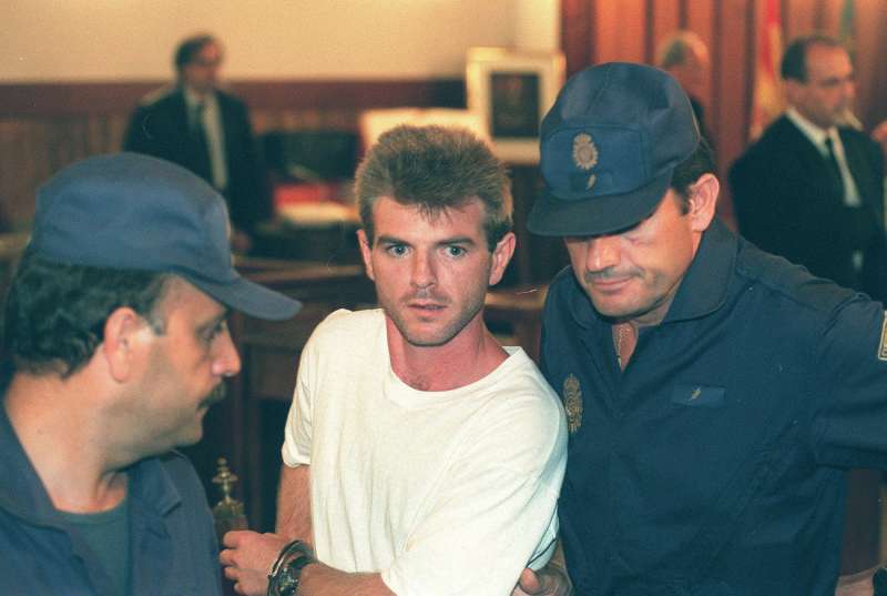 Imagen de archivo del 29-7-1997 de Miguel Ricart entrando en la sala de la Audiencia Provincial de Valencia. EFE/Manuel Bruque
