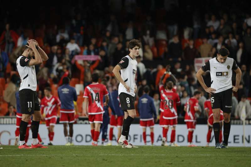 Los jugadores del Valencia traatarn de olvidar la derrota de la pasada jornada ante el Rayo en el duelo frente al Real Valladolid. EFEArchivoManuel Bruque
