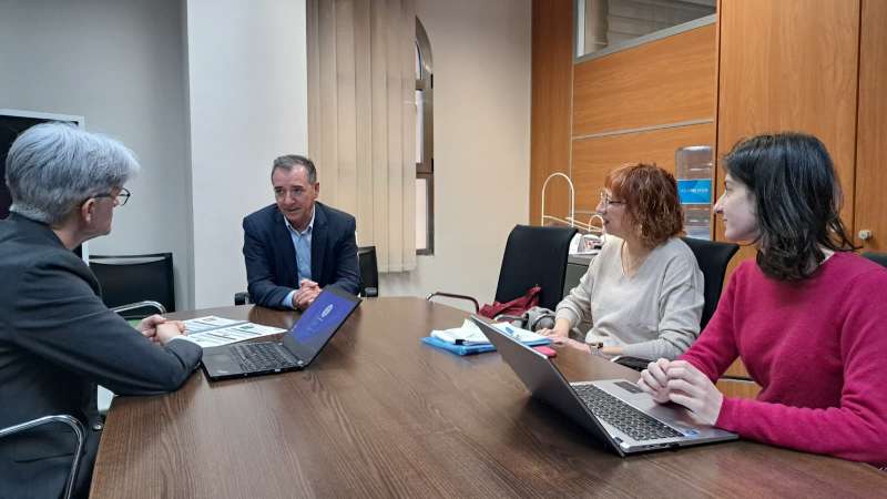 Los empleados p�blicos realizan informes peri�dicos de la Carta de Servicios. EPDA