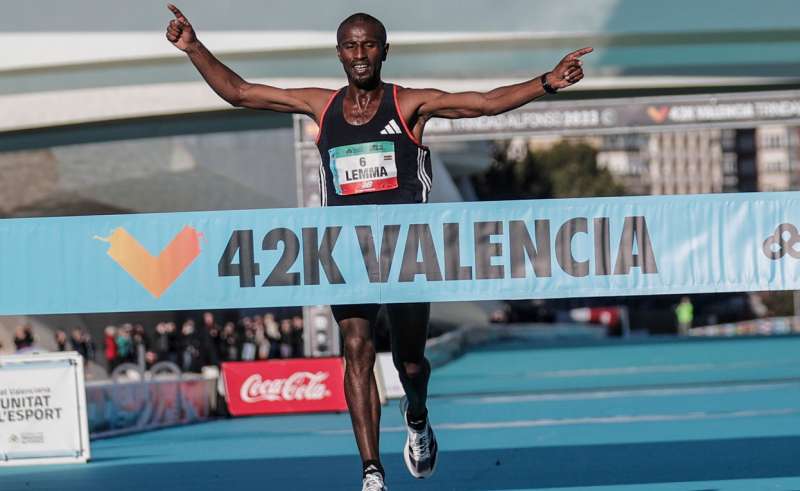 El atleta etíope Sisay Lemma llegando a meta. /EPDA