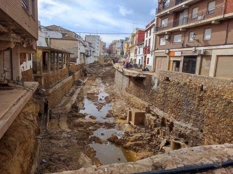 Uno de los caminos afectados por la DANA en Chiva.  EPDA