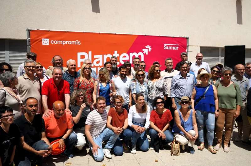 Els representants de la comarca de Comproms en un acte de campanya de Vicent Marz. EPDA