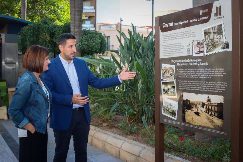 El concejal de Turismo, Aitor Snchez, con la edil Amparo Chust, visitan un ttem. EPDA