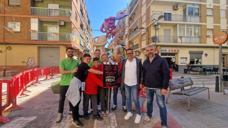 Cervantes dAlaqu�s sal�a amb el premi a les falles m�s sostenibles de lHorta Sud.  EPDA